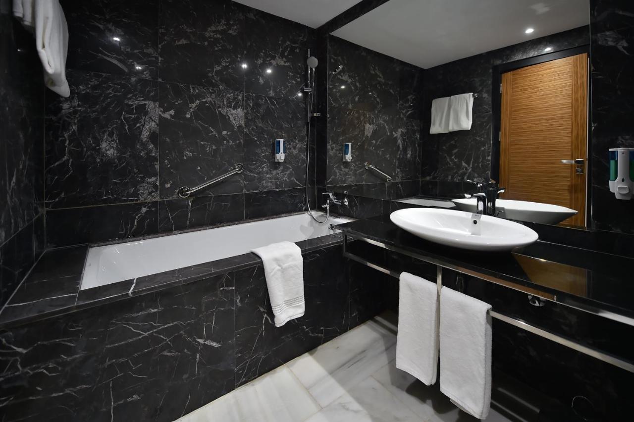 Le Yacht Suites Hotel Casablanca Exterior photo